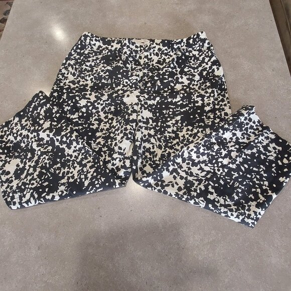 COLDWATER CREEK Women's Black and White Floral Capri Pants w/Pockets - Sz 12 - Picture 1 of 13